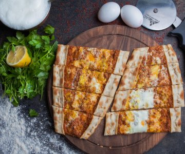 Kuşbaşılı Pide